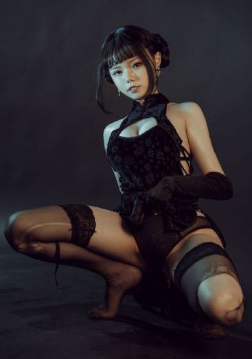 少妇脱了内裤让我添