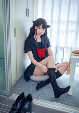 光影下的少女